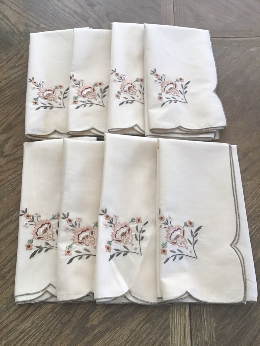 Vintage embroidered cloth napkins set